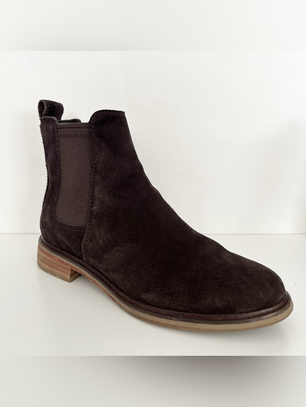 Clarks Women's Brown Suede Ankle Booties Size 6.5 Flat Walking Comfy Preppy